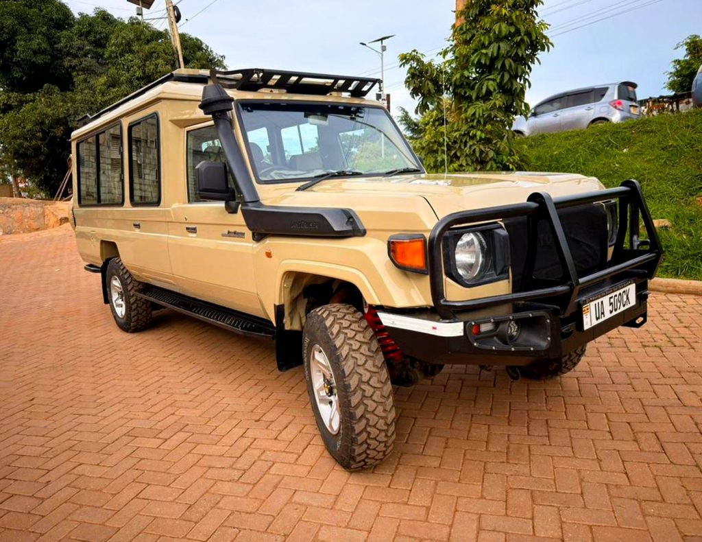 4x4-car-hire-entebbe-Safari-Landcruiser