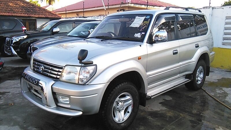 4x4-car-hire-entebbe-Land-Cruiser-Prado-TX
